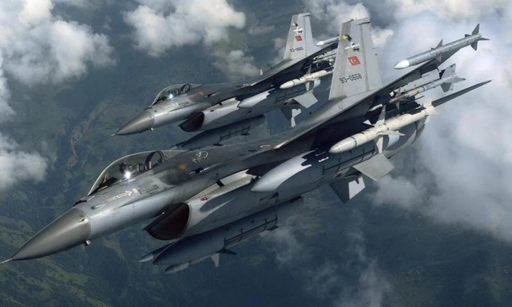 Σκληρές αερομαχίες στο Αιγαίο - Τουρκικά F-16 ''κόβουν'' βόλτες πάνω από τις Οινούσσες και τη νήσο Παναγιά - Εννέα υπερπτήσεις!